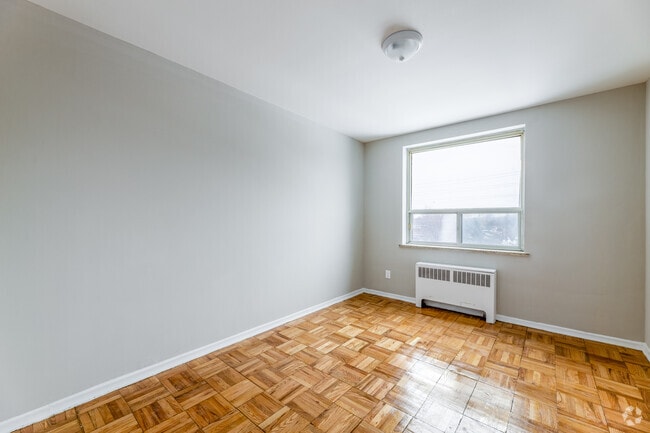 1BR, 1BA - 717 SF - Bedroom