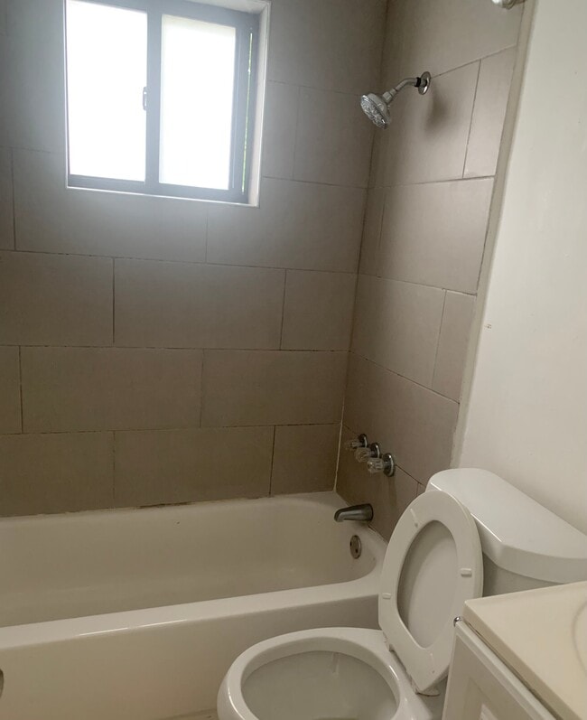 1144 NW 5th St Unit 1