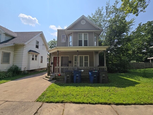 Building Photo - 1565 Jermain Dr Unit Upper