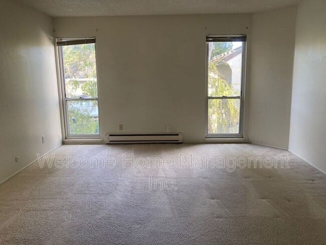 Photo - 1305 Boulevard Way