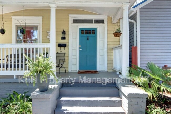 Photo - 2121 Price St