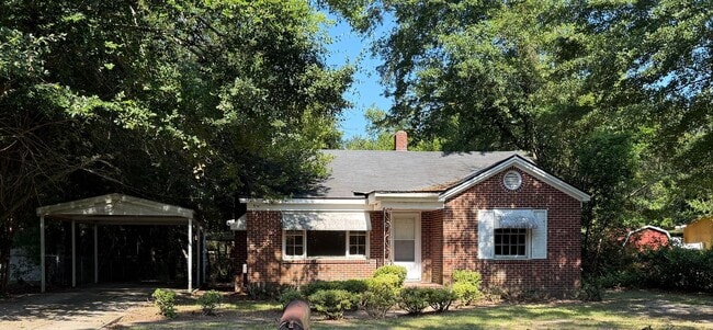 Building Photo - NICE BRICK HOME WITH FENCED YARD