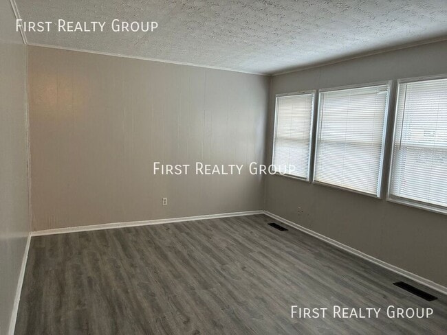 Photo - 4572 Gardendale Ave