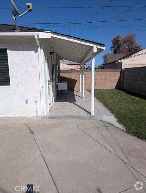 Building Photo - 15024 Alburtis Ave Rental