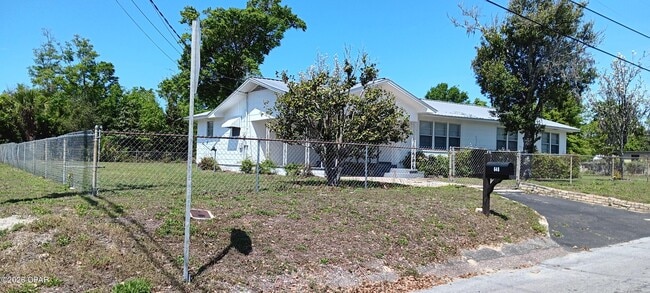 Building Photo - 648 N 9th Plaza