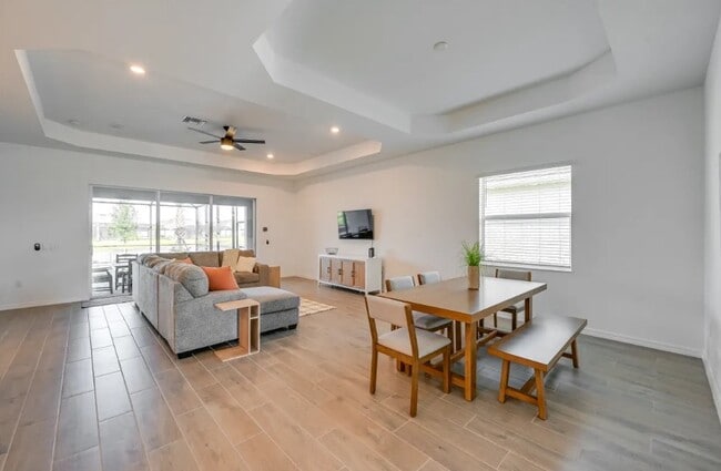Photo - 5856 Sunningdale St