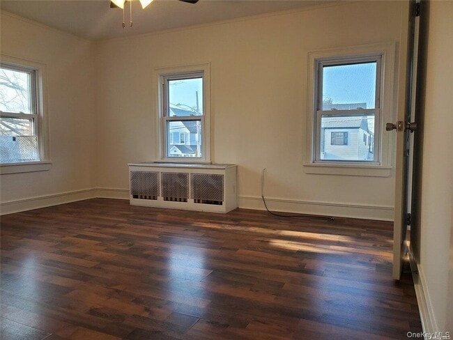 40 Amity St