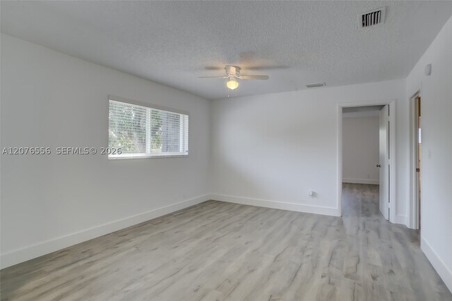 1335 NE 5th St Unidad 3