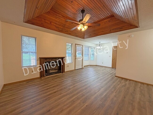 Photo - 3 Bed / 1.5 Bath Home - Great South Spring...
