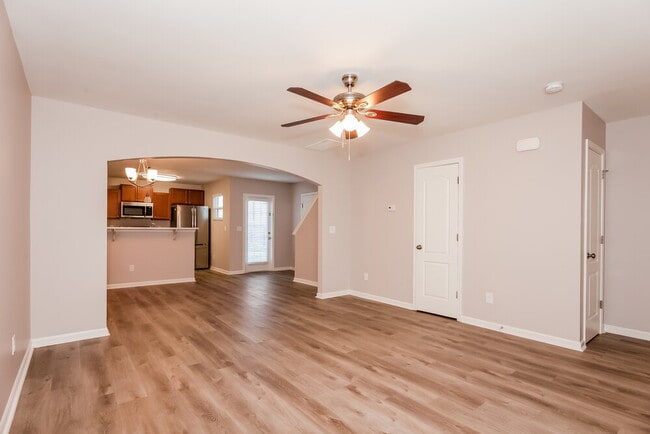 Photo - 204 Ravenridge Ct