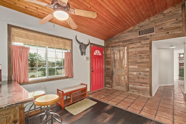 Photo - 3730 E Kings Ave