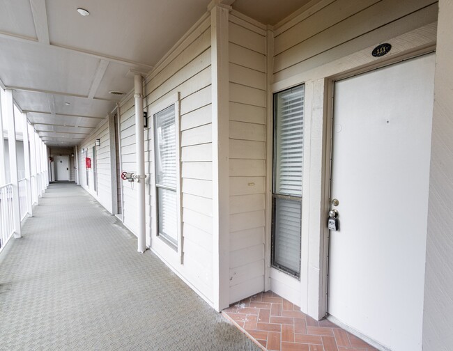 Photo - 401 Lakeside Ln Unidad 111