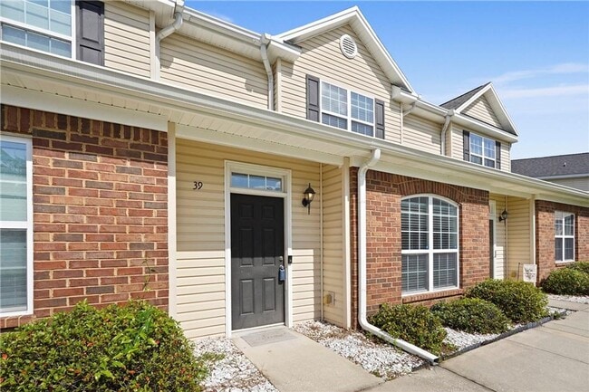 Photo - Spacious 3-Bedroom Townhouse in Prime Savannah Location, Move-in Special: FREE RENT for December!!