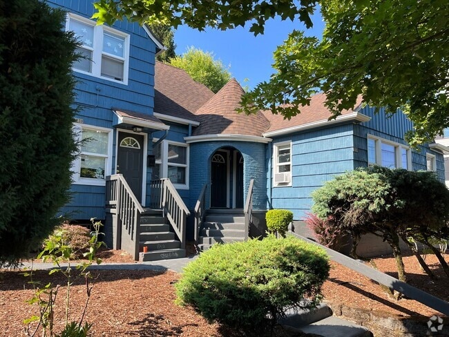 Building Photo - Charming 1-Bedroom Apartment in the Heart ... Unit 1724