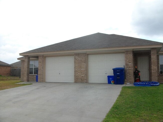 Building Photo - 509 Primrose Dr Unit B Rental