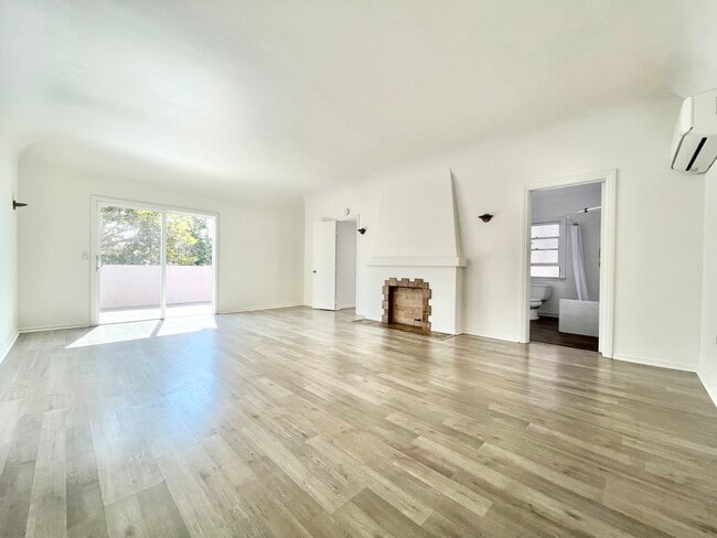 Building Photo - 423 N Orange Dr Rental
