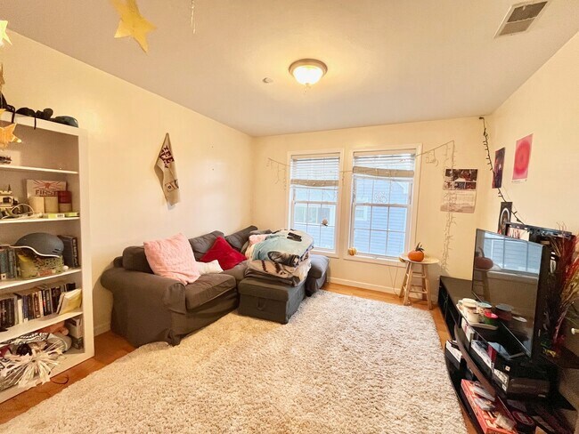 Photo - 207 Hillside St Unit 2