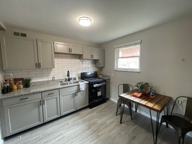 Kitchen - 1770 North Star Rd