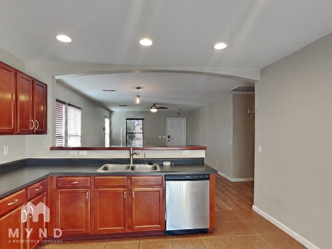 Photo - 669 W Silver Reef Ct