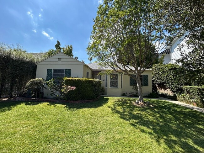 Photo - Rare Nostalgic Vintage 2Bedroom Home