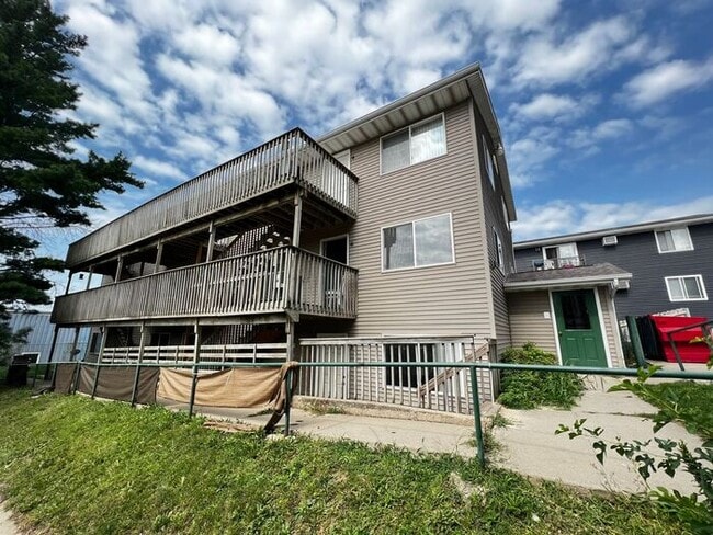 $1,050 | 2 Bedroom, 1 Bathroom Apartment | No Pets Allowed | Available for Immediate Move In!