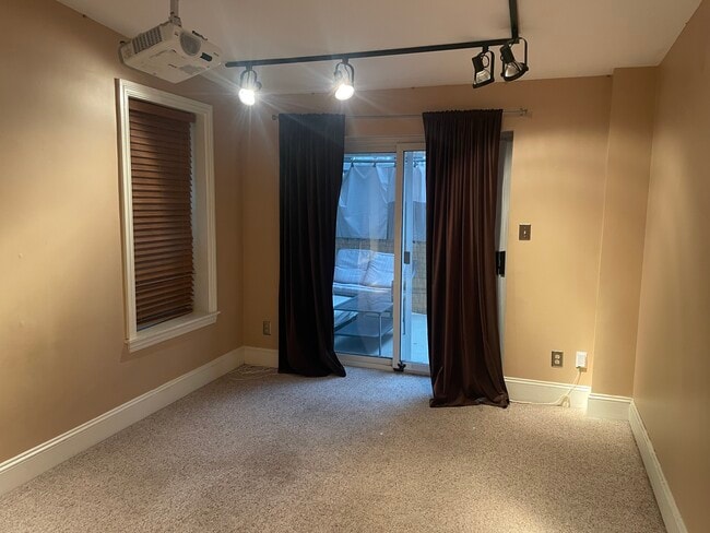 Building Photo - 526 N 15th St Rental