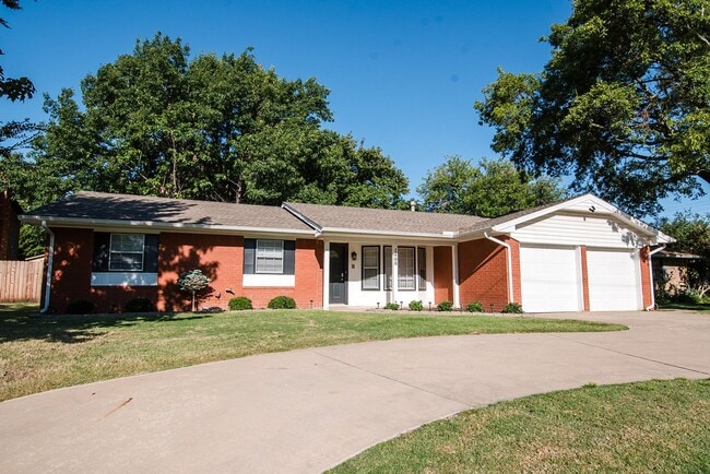 Building Photo - Beautifully Remodeled 4bed/3bath Home Available Near Norman Campus!!