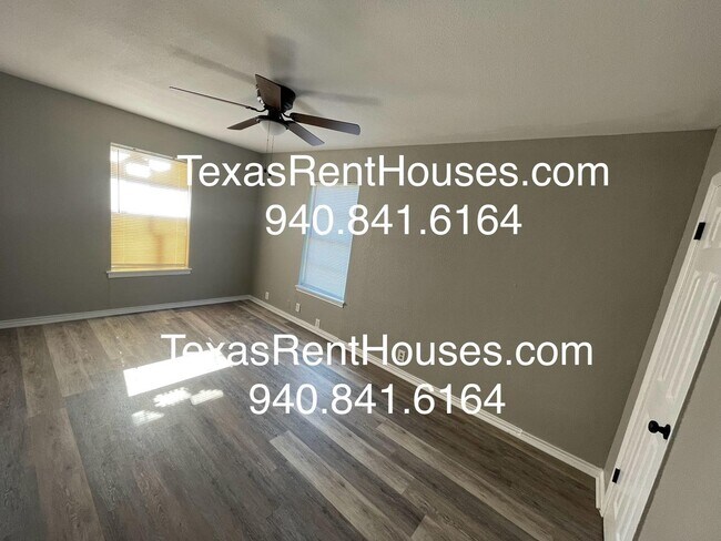 Photo - Country Living in Town!!!!