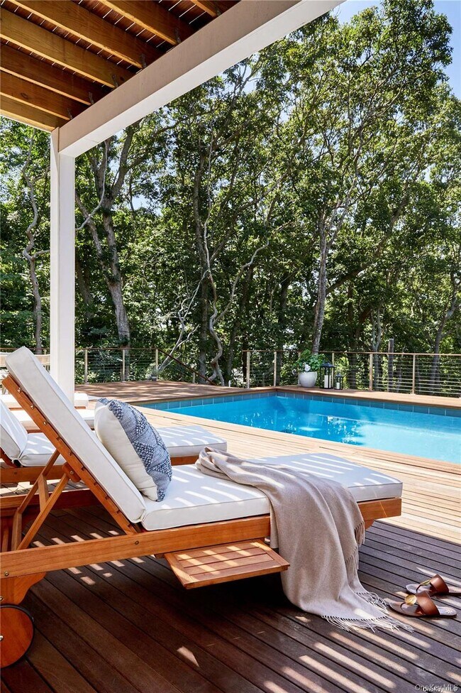 Photo - 11925 Soundview Ave