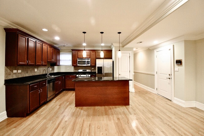 Photo - 5528 S Indiana Ave