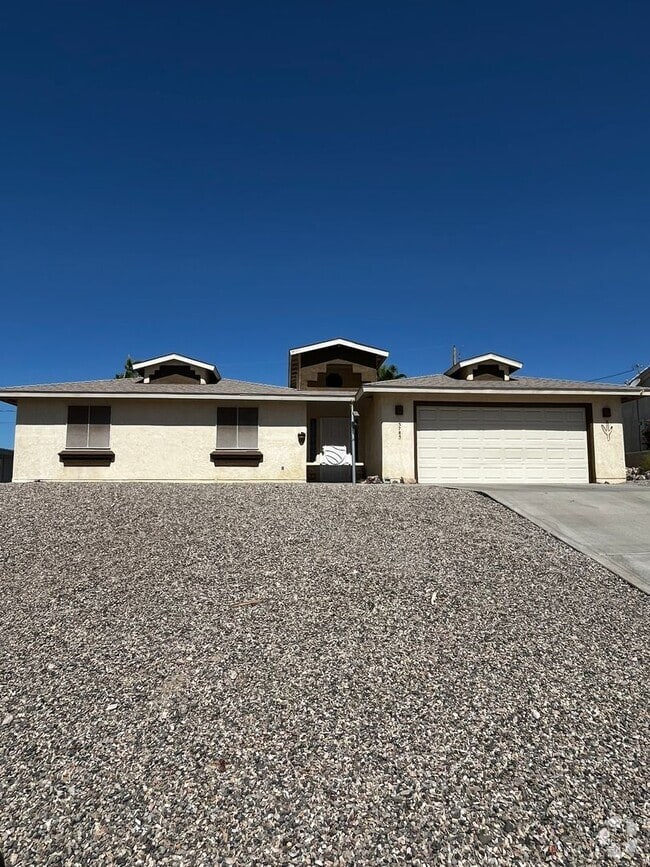 Building Photo - 3 Bedroom - 2 Bath - POOL HOME
