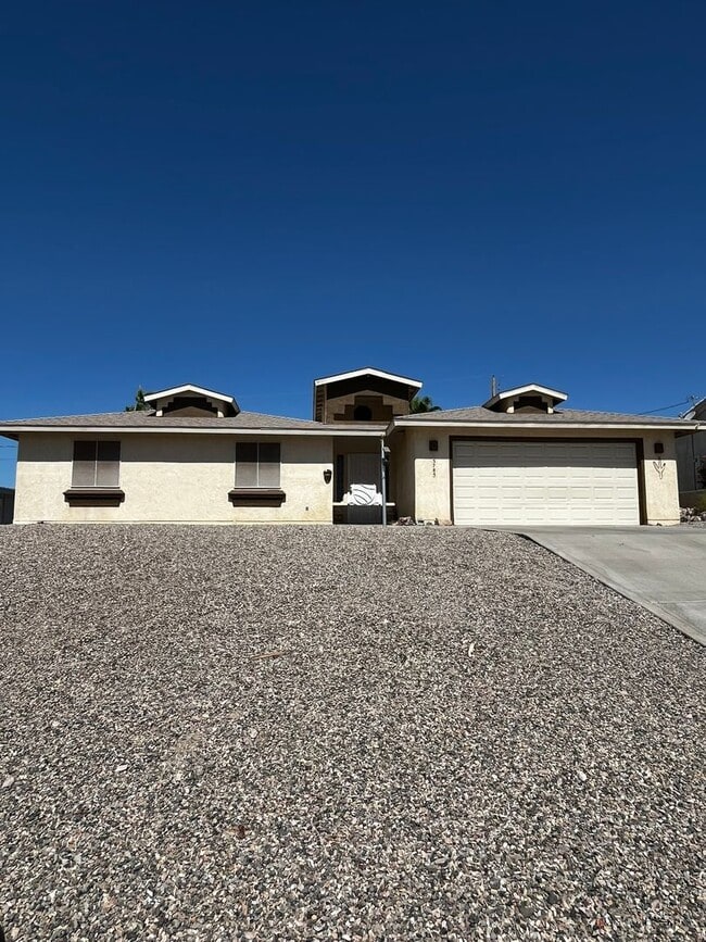 Building Photo - 3 Bedroom - 2 Bath - POOL HOME