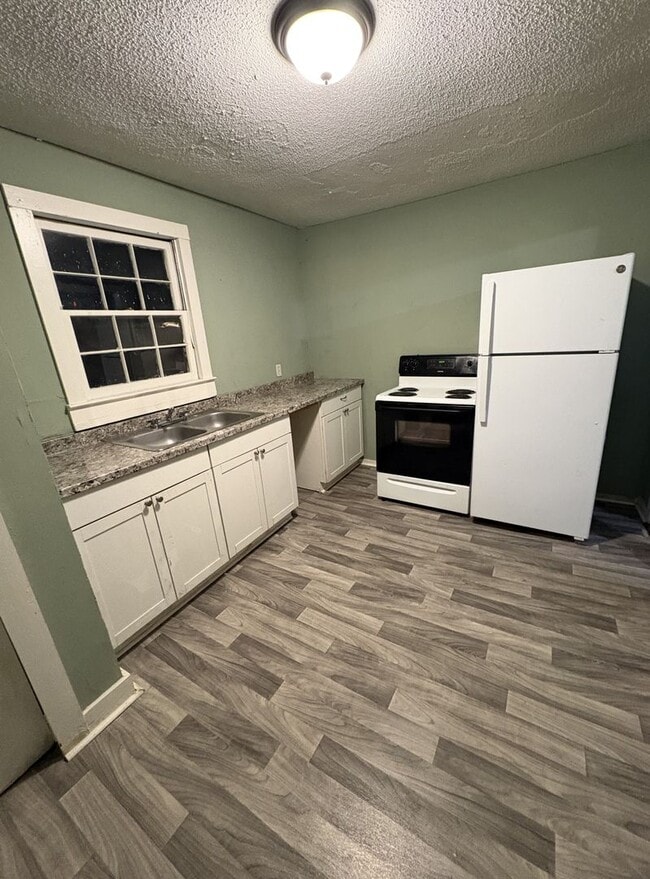 Photo - 901 N Park St