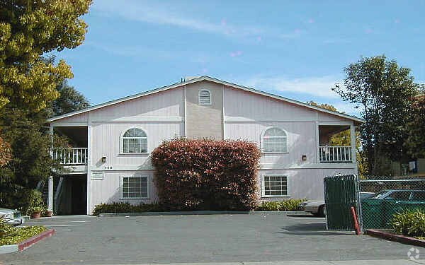 Photo - 270 Brown St