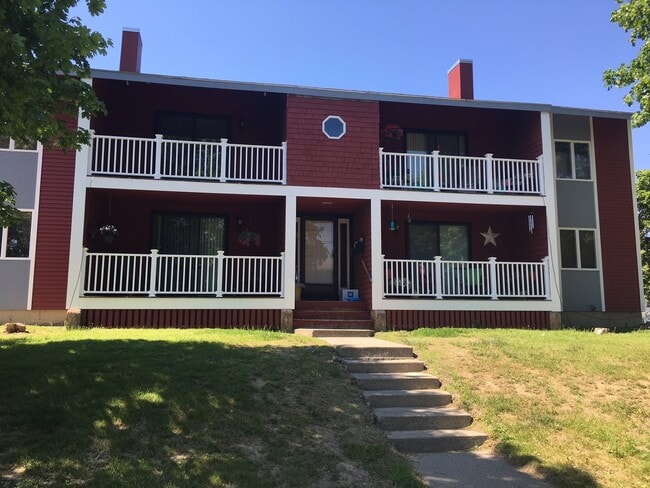 Building Photo - 48 Hemlock St