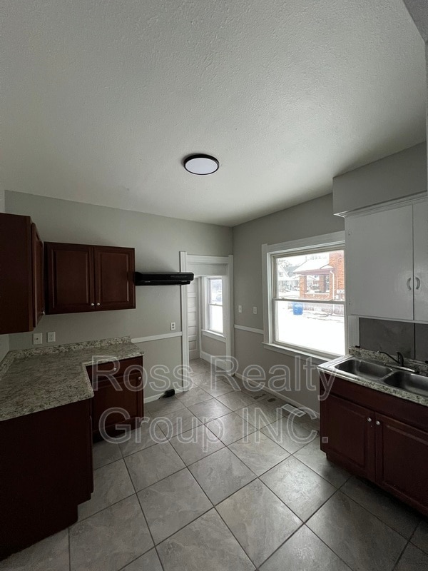 Building Photo - 1040 Campbell St