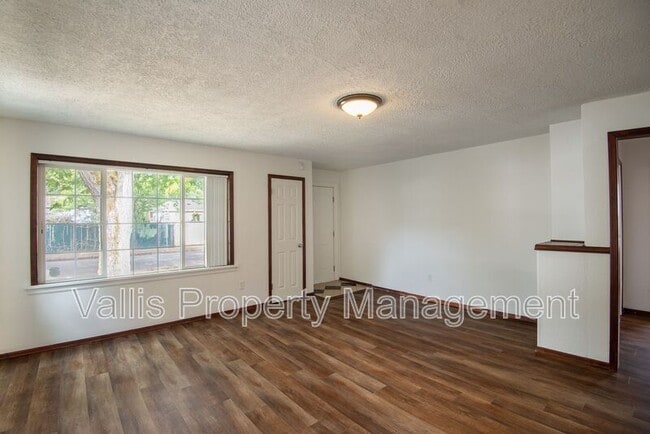 Photo - 920 13th St NE