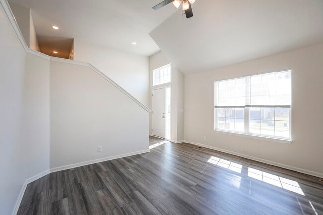 Photo - 707 Shane Ln