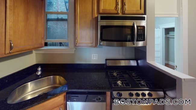 Building Photo - 65 Burbank St Unit 21