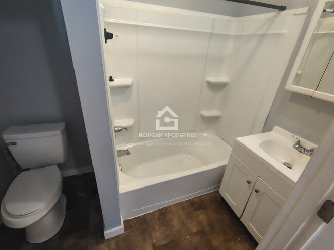 Photo - 1001 W 1st St