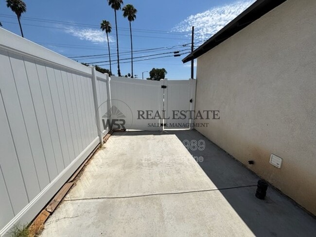 Photo - 5704 Wisteria Dr
