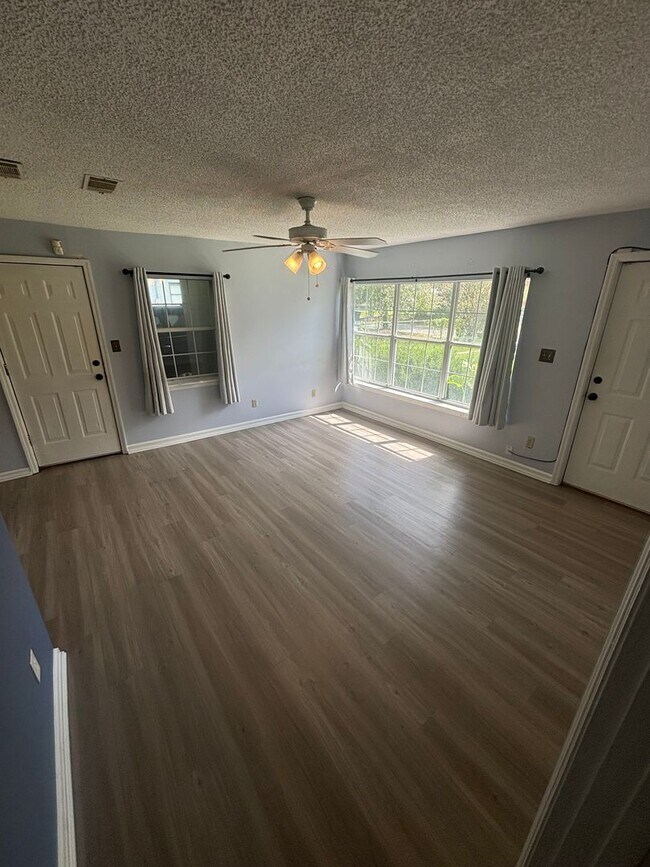 Photo - Single Family House in great location 3 Be...