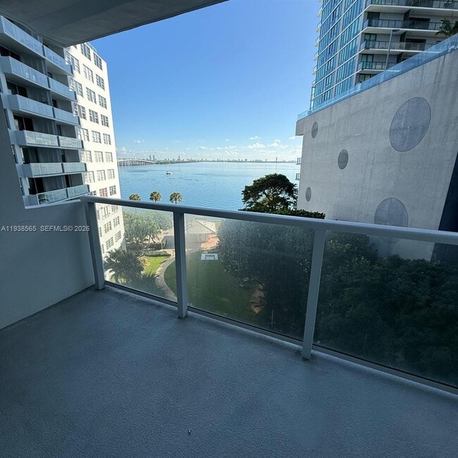 Photo - 3301 NE 5th Ave Unit 704