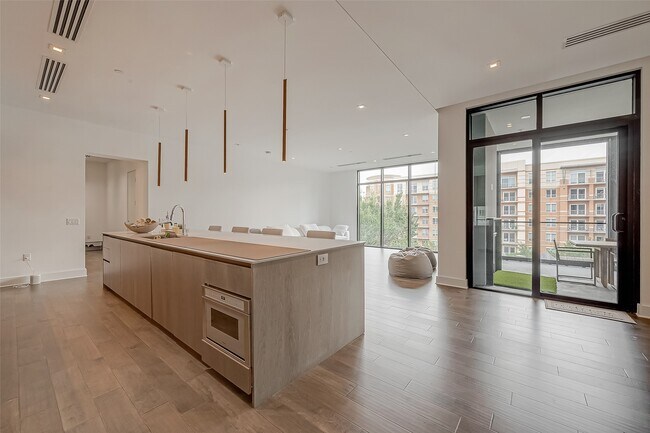 Building Photo - 2710 Steel St Unit 504