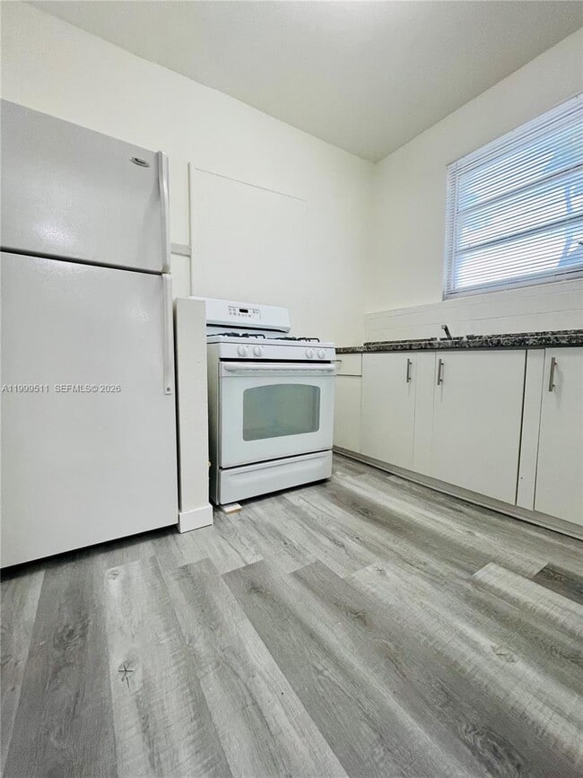 Photo - 442 SW 10th Ave Unit 1