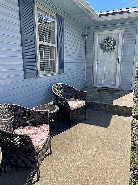 Front patio space - 1246 KY-1271