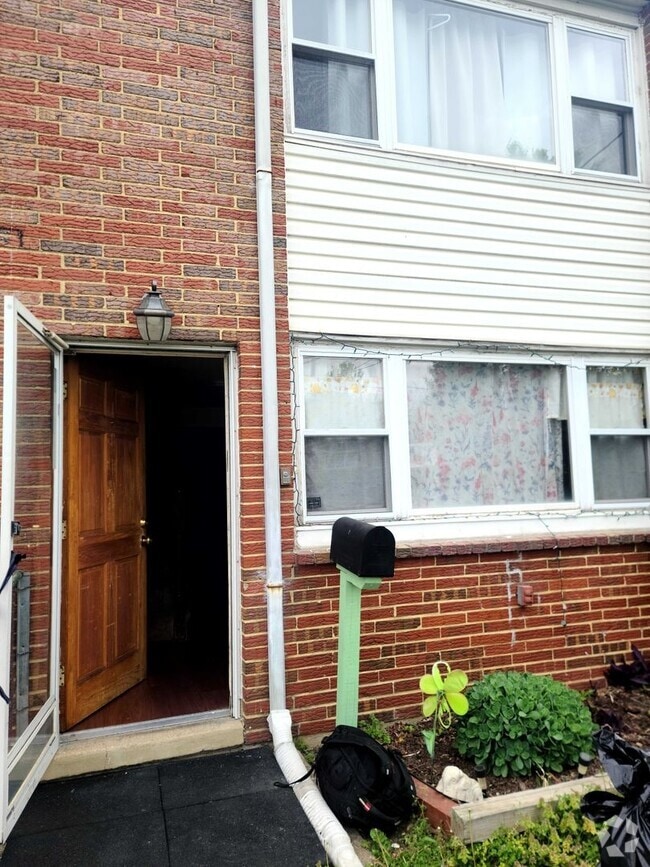 Building Photo - Coming Soon! Renovated Three Bedroom EOG Rental