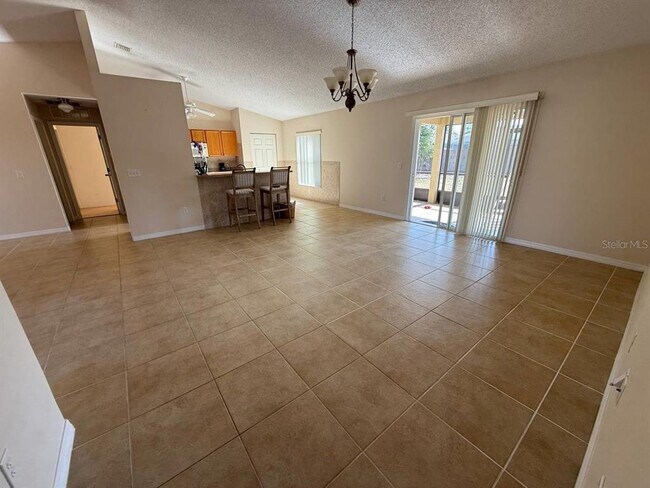 Photo - 33 Fenwick Ln