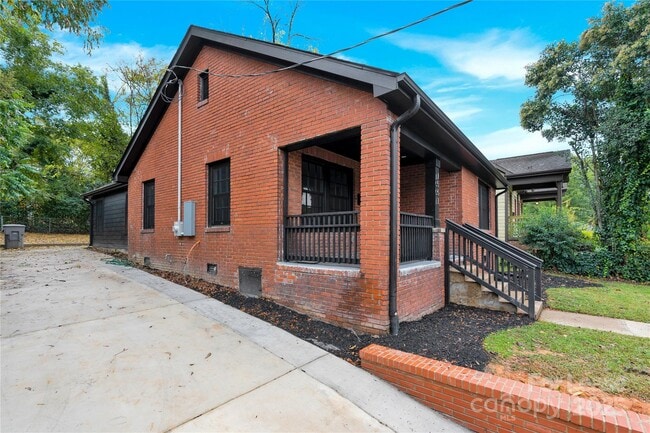 Photo - 1551 Merriman Ave