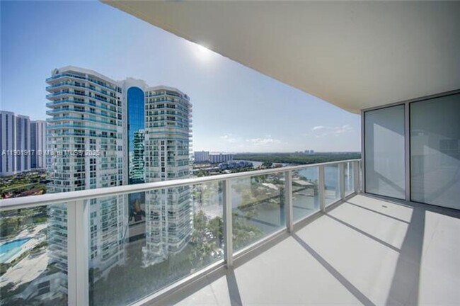 Photo - 300 Sunny Isles Blvd Unidad 300 Sunny Isles Blvd  4-1904